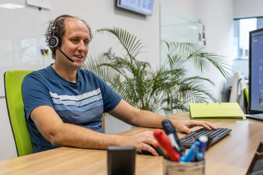 Berny aan het werk voor Flexcom